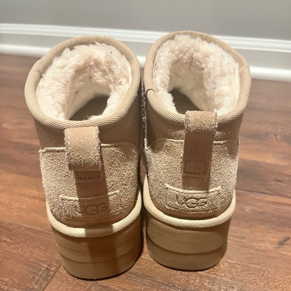 UGG classic ultra mini platform boot - Picture 3 of 5